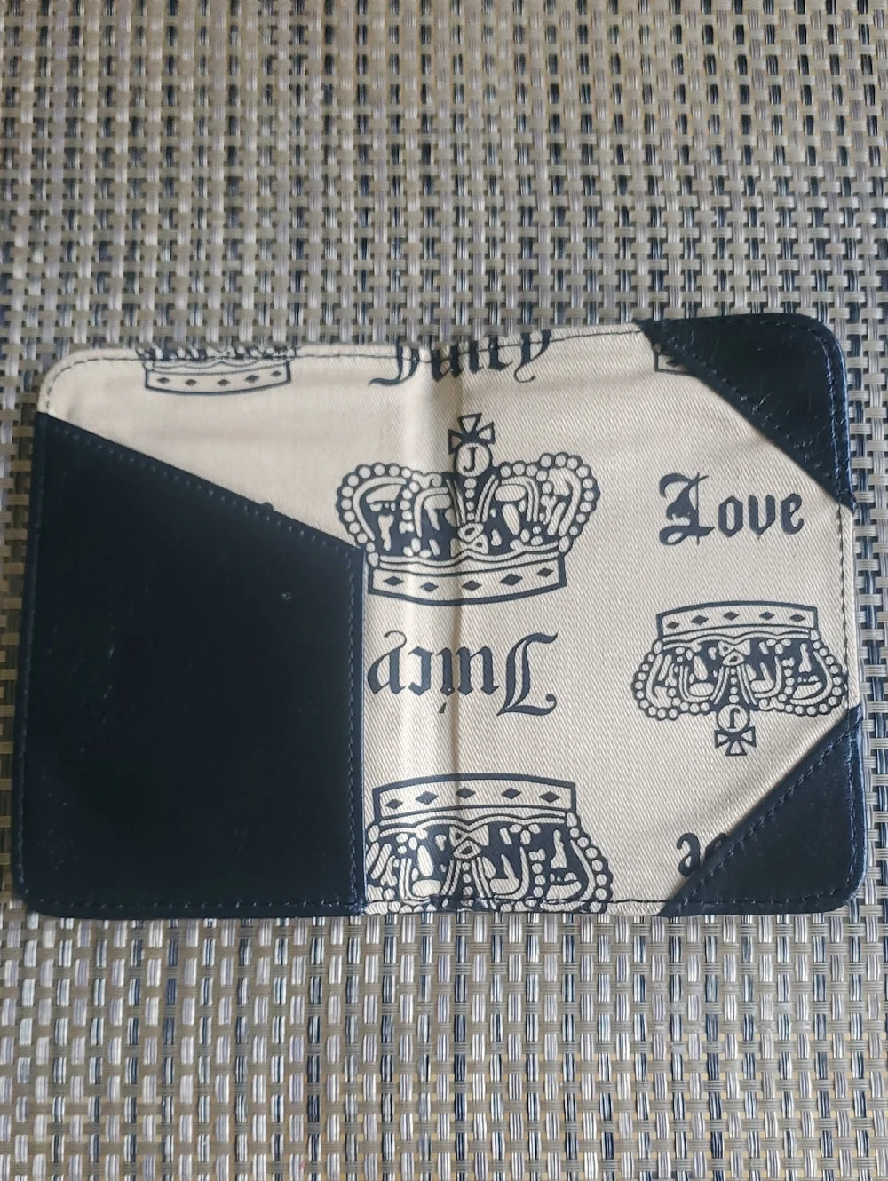 Vintage Juicy Couture Silver Glitter CHOOSE JUICY Leather Passport Wallet - Picture 2 of 13